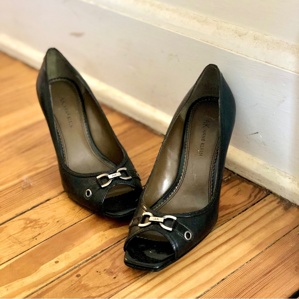 Classic Anne Klein Size 8 Heels